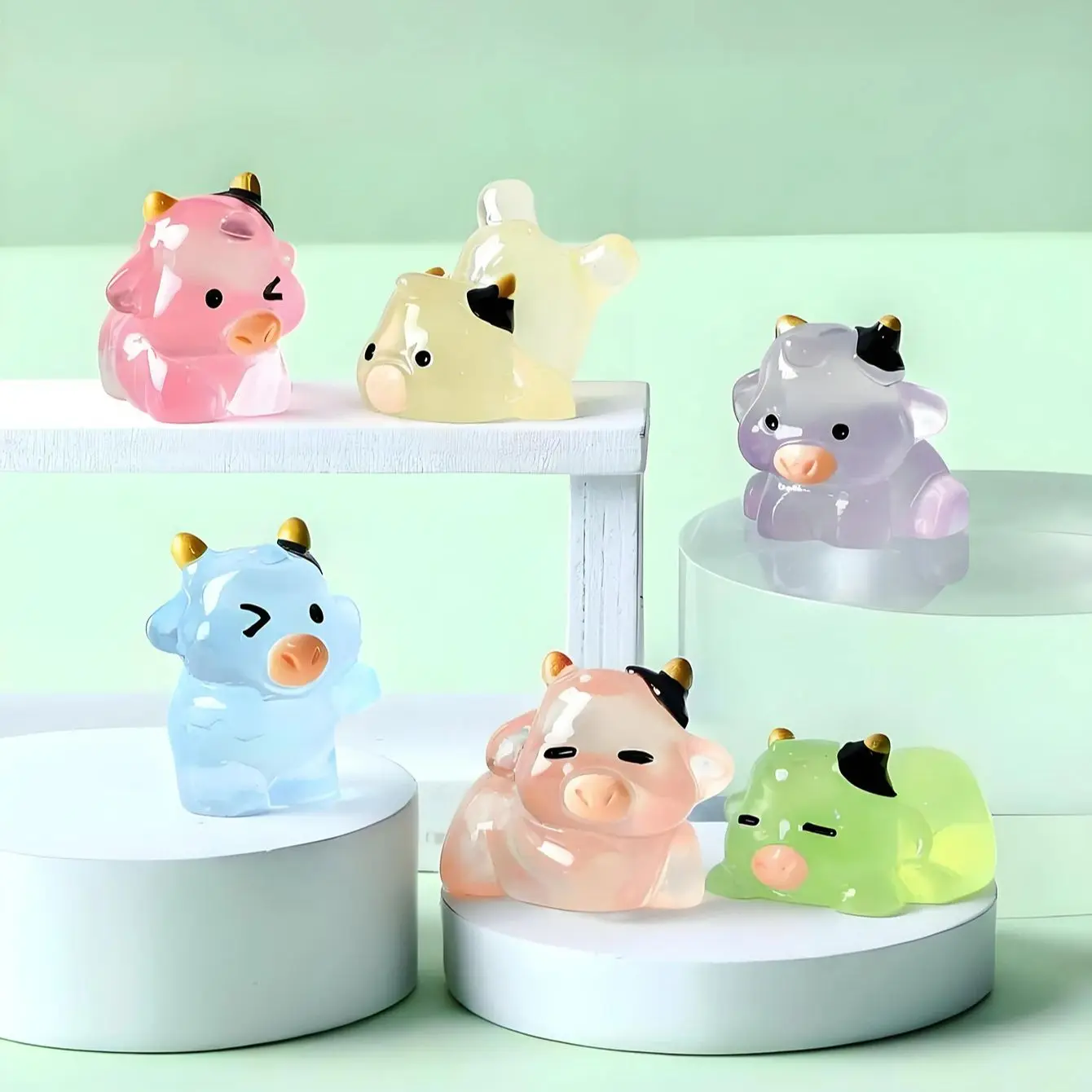 6/12 قطعة مضيئة صغيرة الراتنج البقرة توهج في الظلام الأبقار الملونة الحيوانات الصغيرة أرقام Crafts بها بنفسك الجنية حديقة الزجاج Contai
