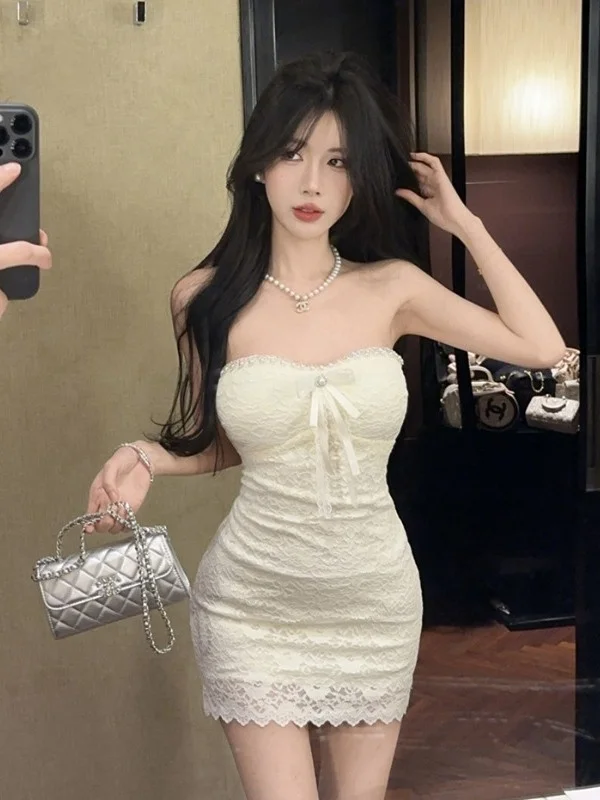 abito-da-donna-sexy-in-pizzo-con-perle-senza-spalline-bianco-chiaro-stile-retro-con-nodo-e-imbottitura-sul-petto-gonna-corta