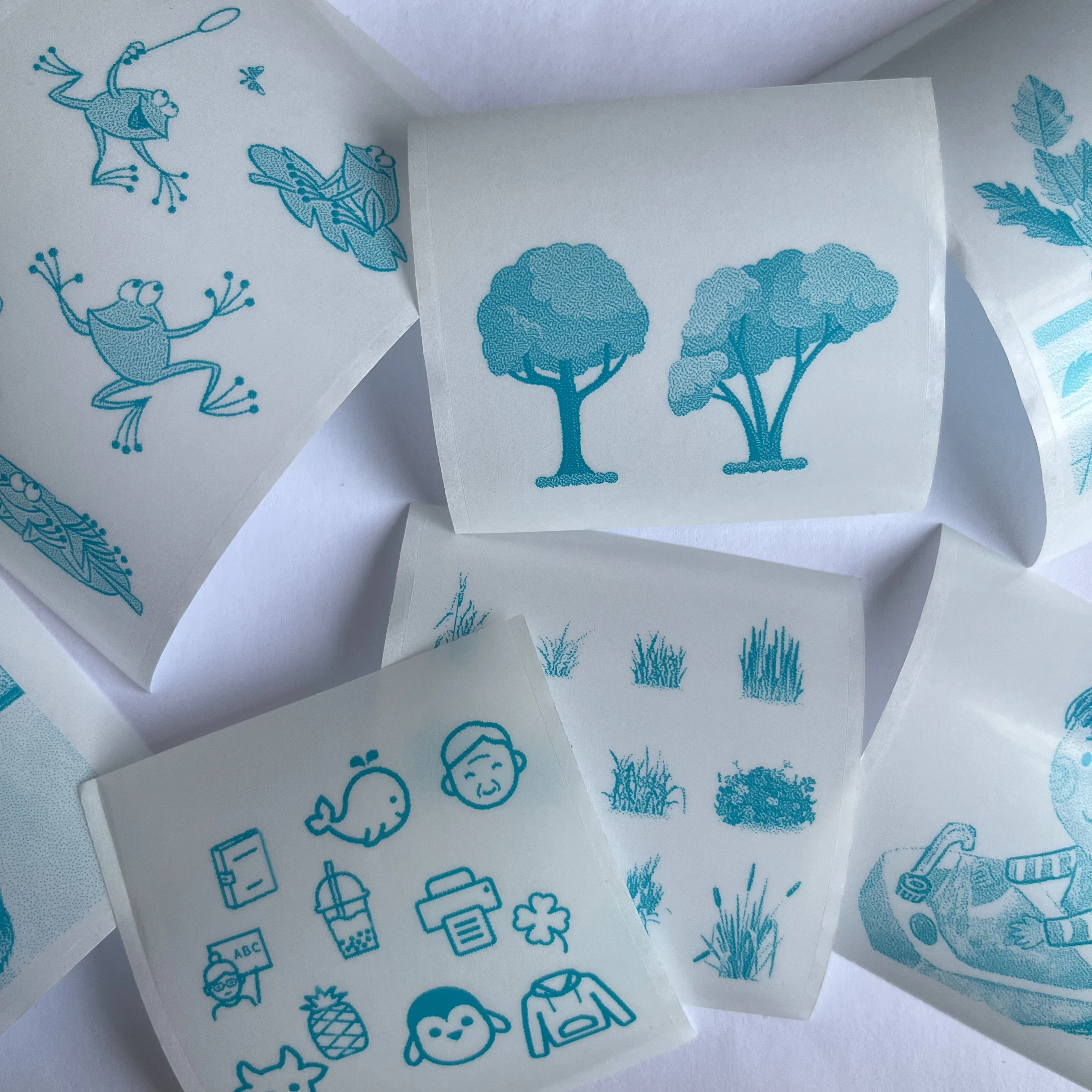 Papel adesivo transparente de impressão colorida ciano em rolos, papel de impressora térmica transparente de 57mm, mini adesivos de impressora térmica