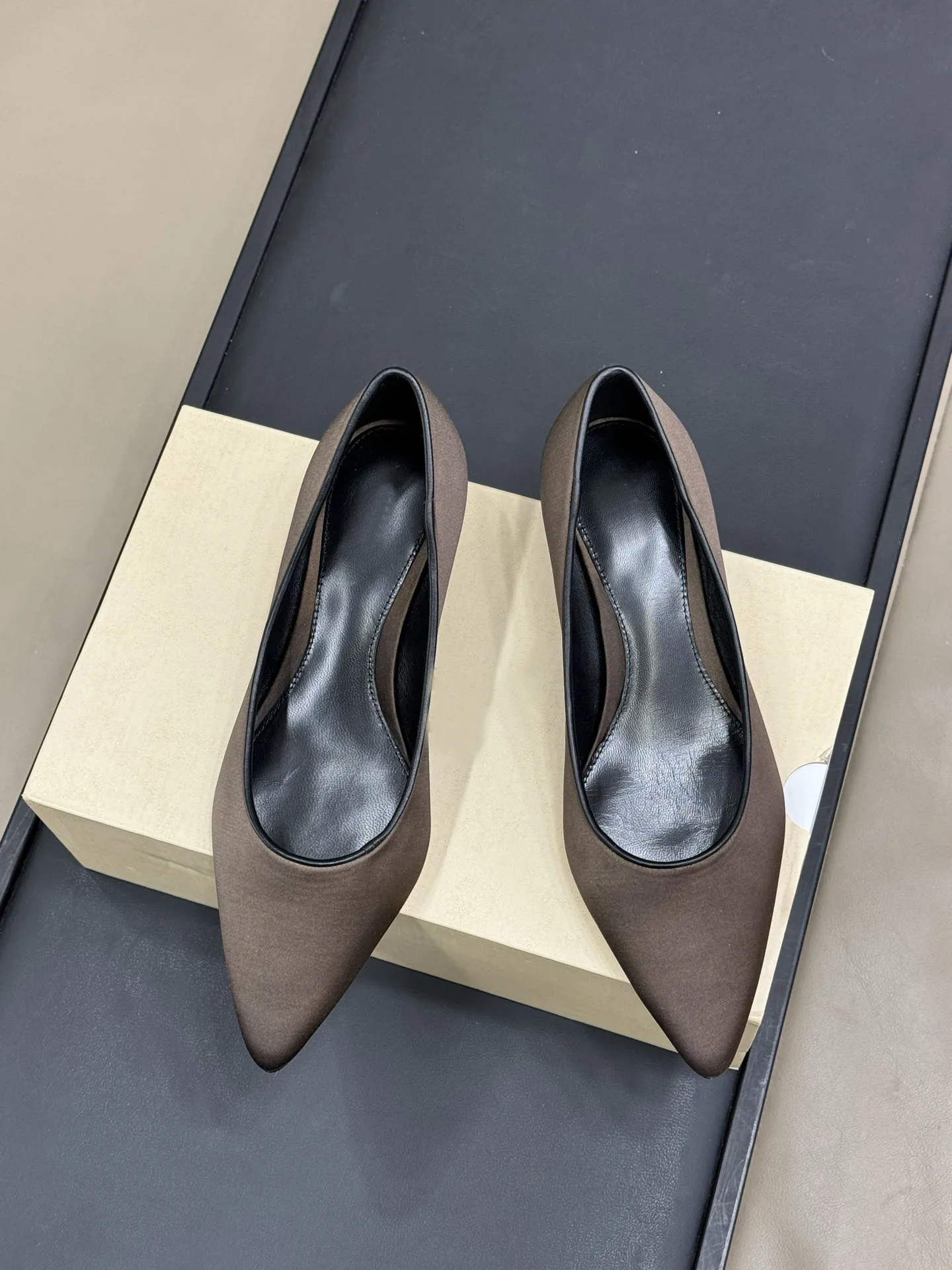 Damesschoenen The Kitten Heel Pumps