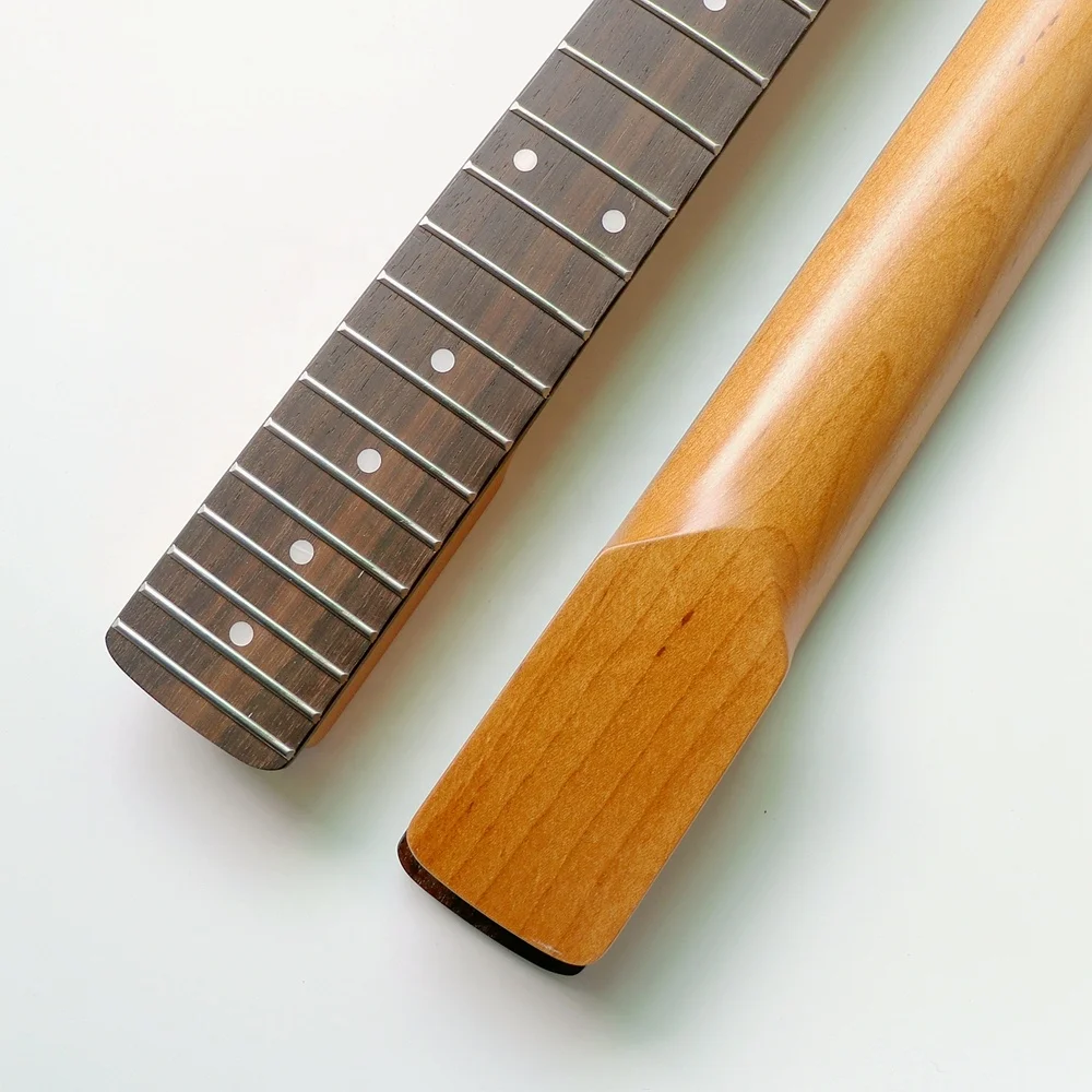 جيتار كهربائي من Hooqu من الساتان مقاس 25.5 بوصة من خشب القيقب المحمص ST مع لوحة أصابع من خشب الورد لقيثارات 22 فريت مخصصة