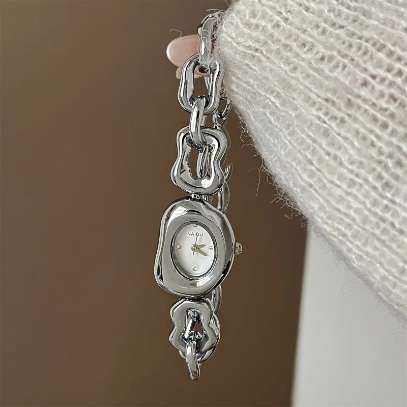 Irregular Bracelet Watch for Women Gold Retro Quartz Watch Fashion Punk Wristwatches Relojes Para Mujer Luxury Gift Watches