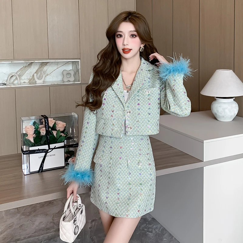 

2023 New Women Green Skirt Suit Luxury Tweed Jacket + Skirt Fashion Furry Sleeves Sequin Blazer Elegant Autumn and Winter 2 Sets