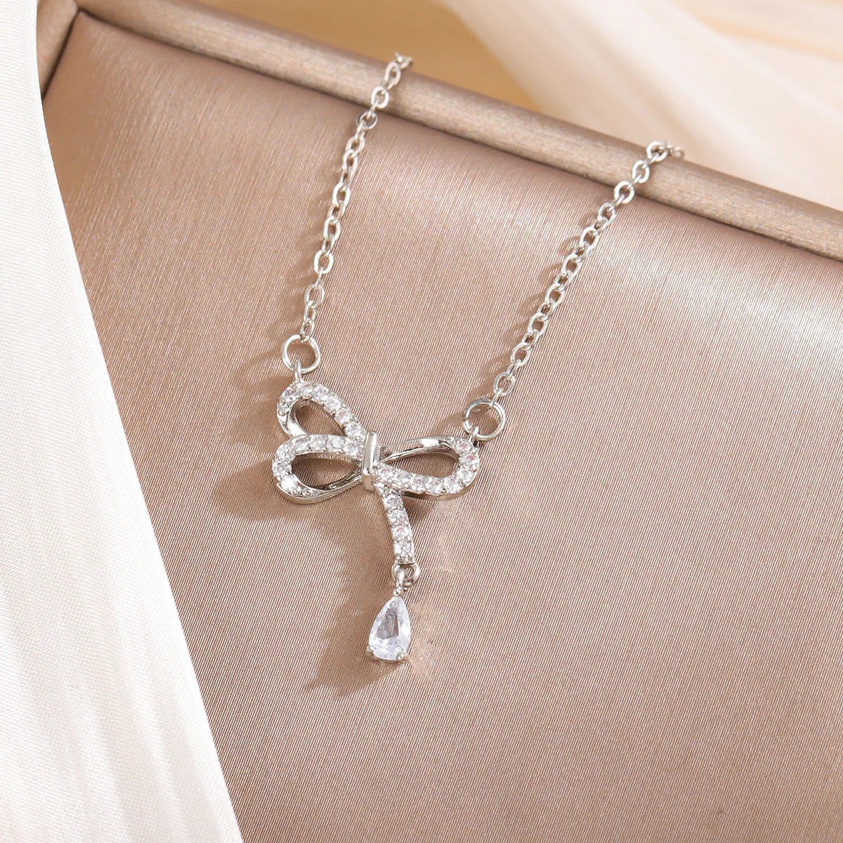 

New Arrival Temperament Flash Crystal Bow 925 Sterling Silver Jewelry Personality Full Crystal Exquisite Gift Necklaces XL263