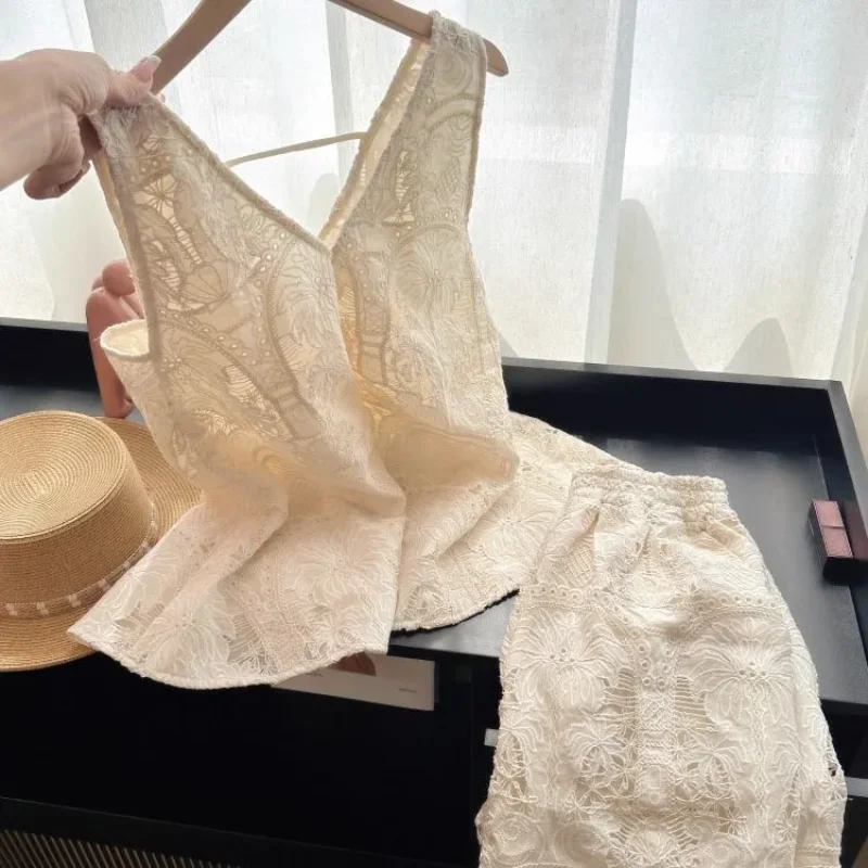 

Women's Beige Lace Two-Piece Set Sleeveless Top and Shorts Casual Outfit