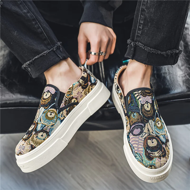 Hot sale Design Canvas Slip on Shoes Men Bear Print Loafers For Men Casual Platform Board Shoes Men Breathable Driving Footwear