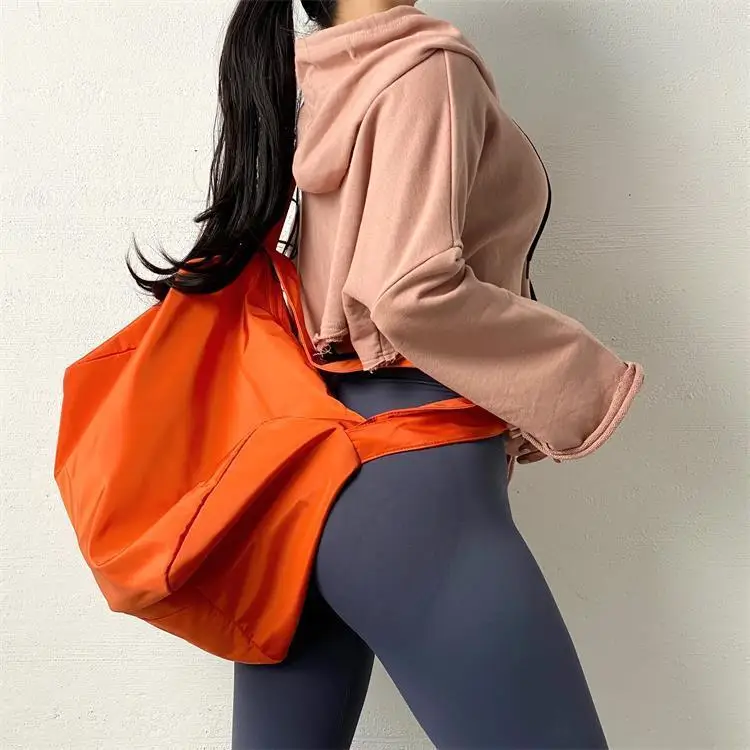 Tas Travel Kebugaran Olahraga Profesional Wanita Fashion Tas Latihan Gym Yoga Tahan Air Nilon Tas Tangan Selempang Kapasitas Besar