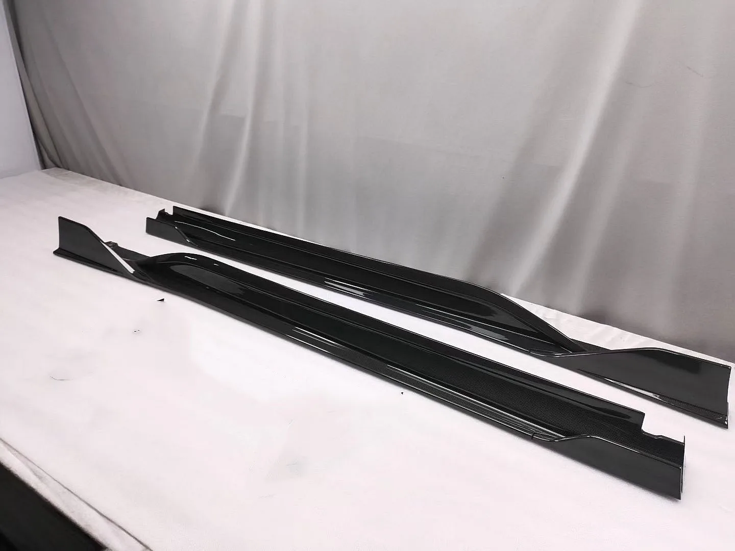 Hot Selling Series SF90 Dry Carbon Material Side Skirt Suitable SF90 LANOUT Style Carbon Fiber Extended Side Skirt