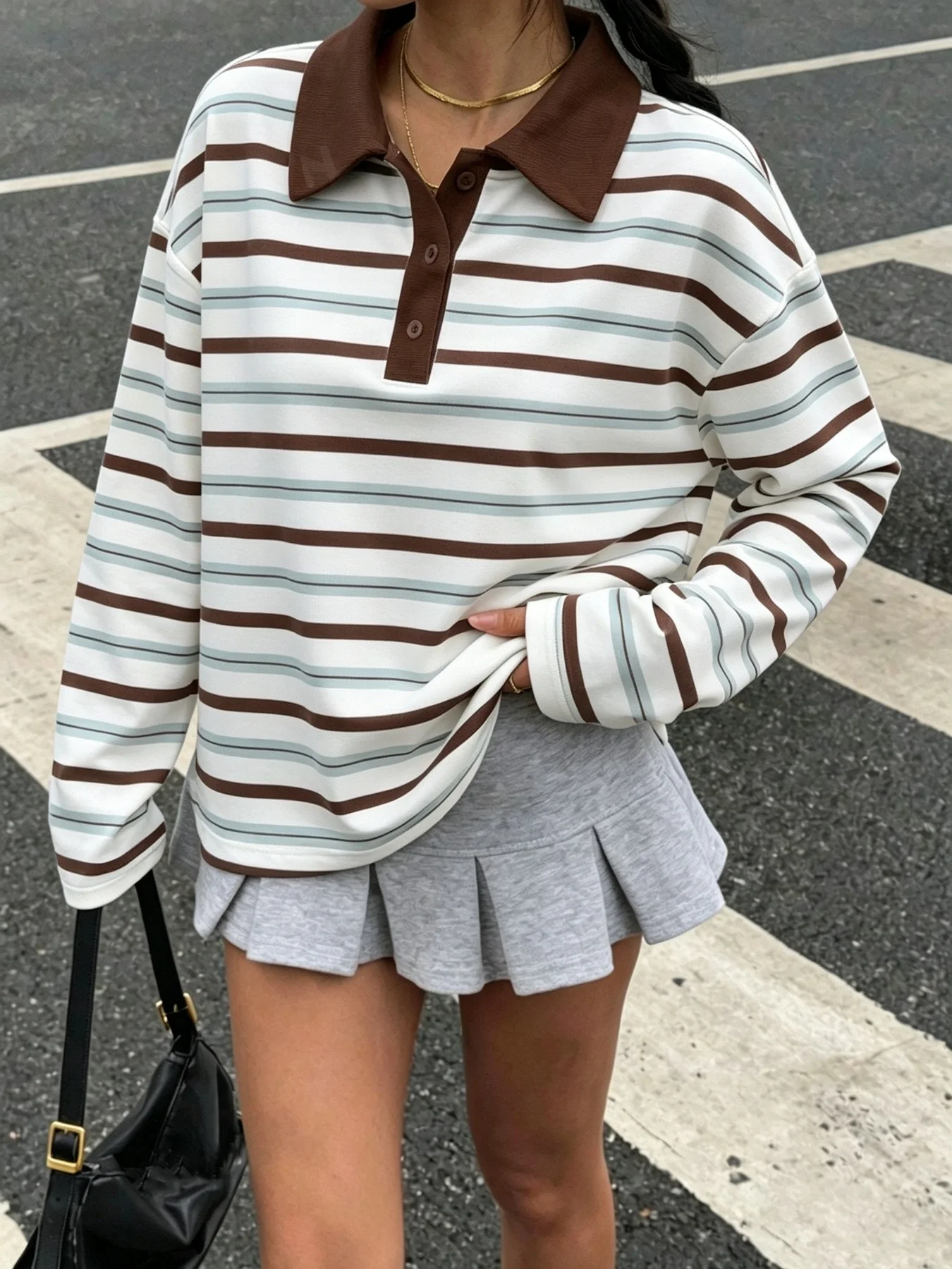 Damen-Hoodie mit gestreiftem Leopardenmuster, langen Ärmeln, Revers und Knöpfen, lässig-elegante Herbstkleidung für den Alltag und Reisen. – Detail 9