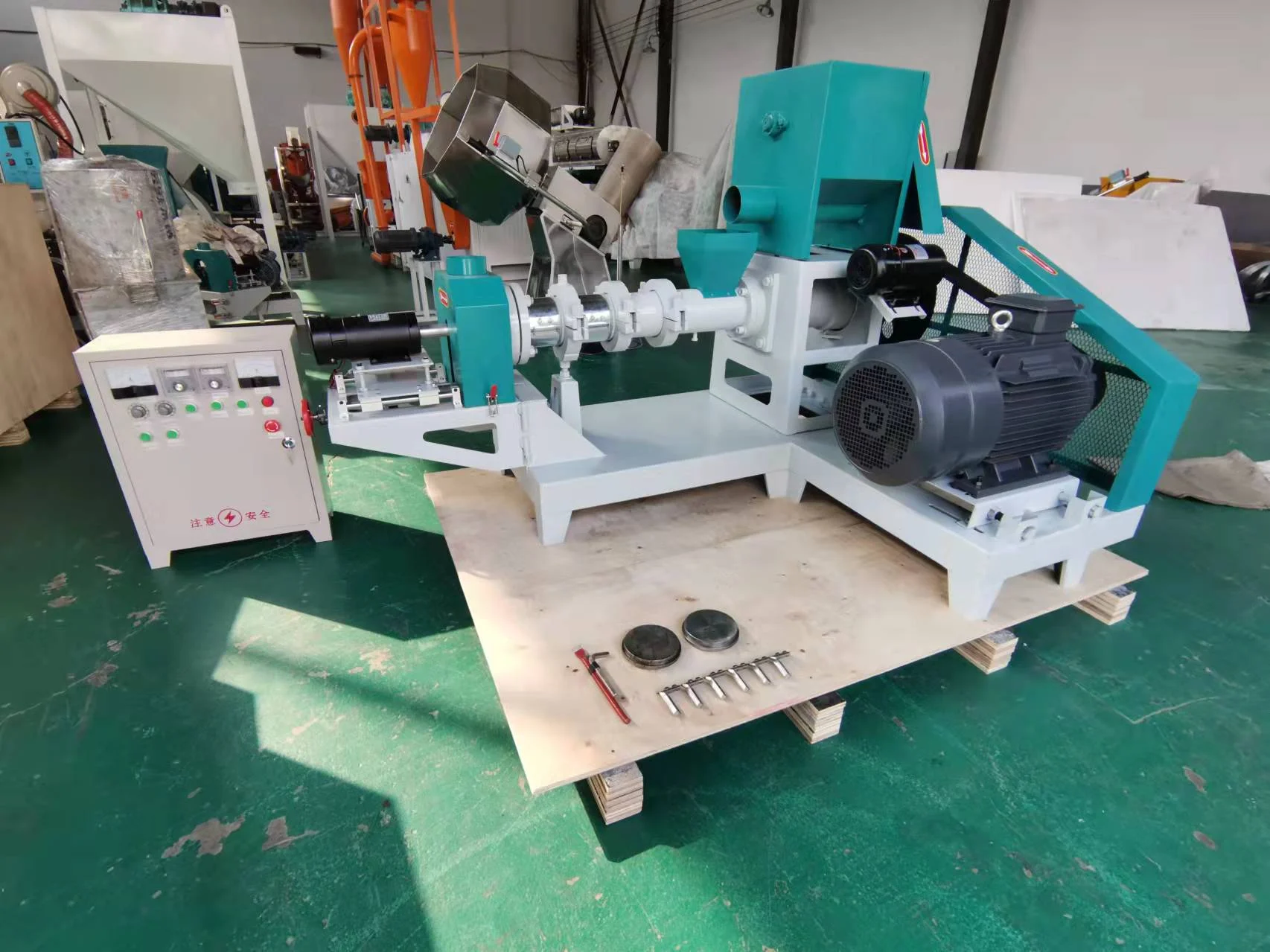 Picture 6: HONGYANG Factory Price Full Fat Soya Bean Extruder Machine Soya Bulking Machine for Feed Processing