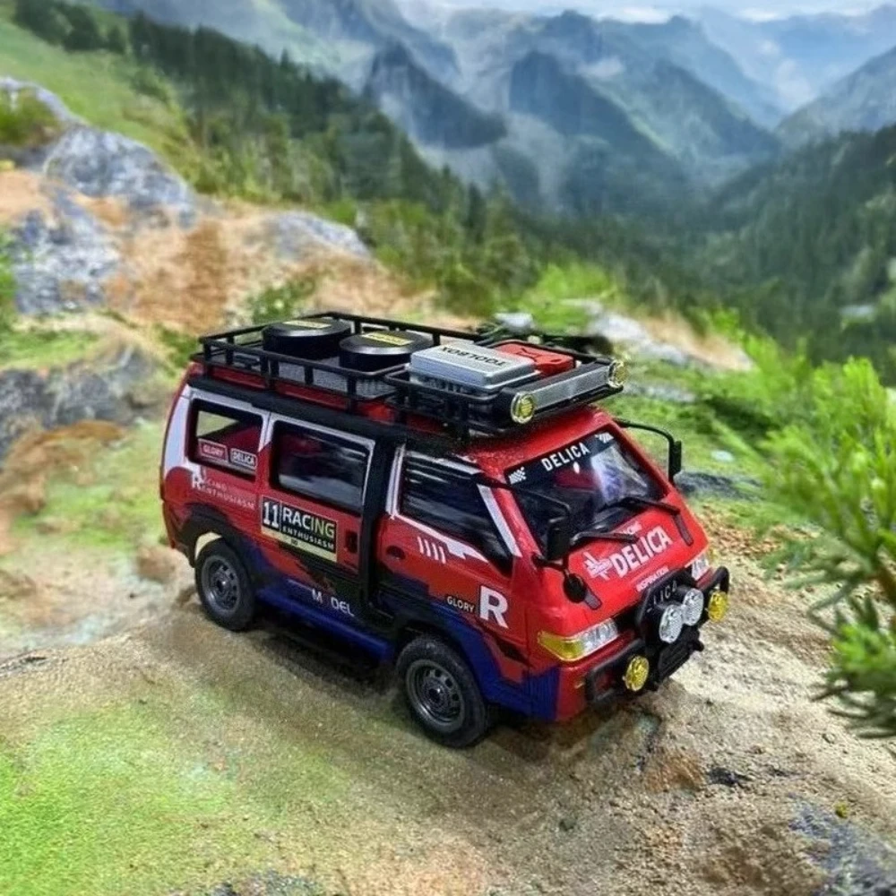 Carro de controle remoto com tração nas quatro rodas 1/24 RC com sistema de iluminação Simulação Modelo de controle remoto Brinquedo para presente