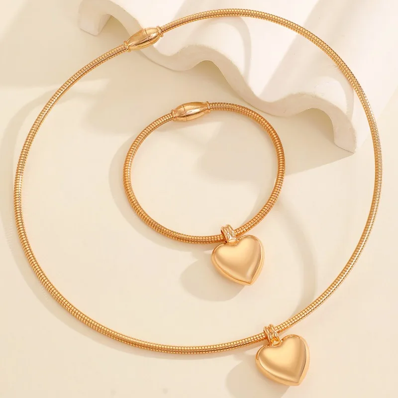 

Simple Fashion Heart Collar Necklace, Elegant Feminine Jewelry Accessories, Wedding Party Valentine's Day Gift for Girlfriend