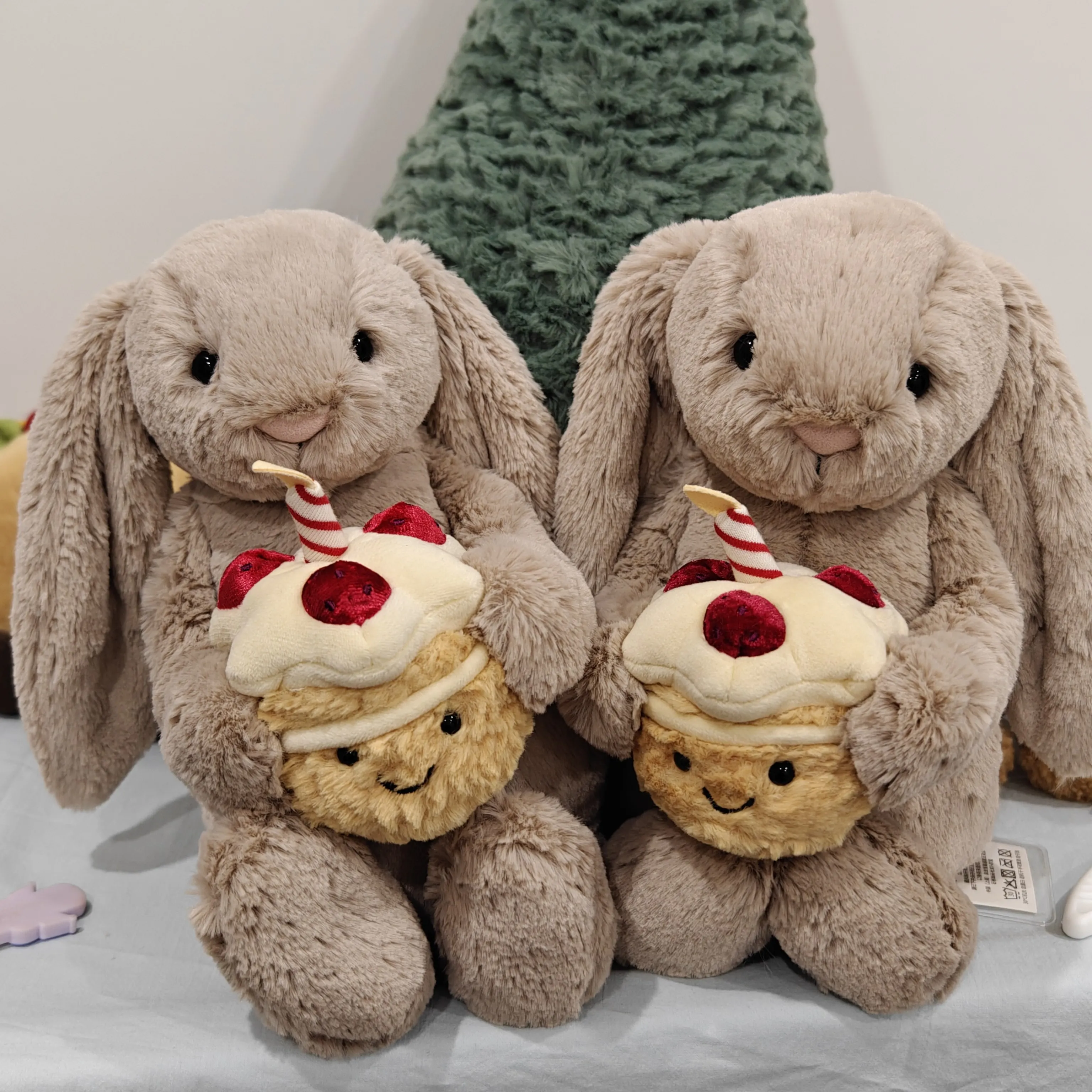 Jc Plush Bashful Beige Bunny Birthday Holding Cupcake Muffin Soft Stuffed Plush Toy Sofa Pillow Decoration Desktop Ornament Gift