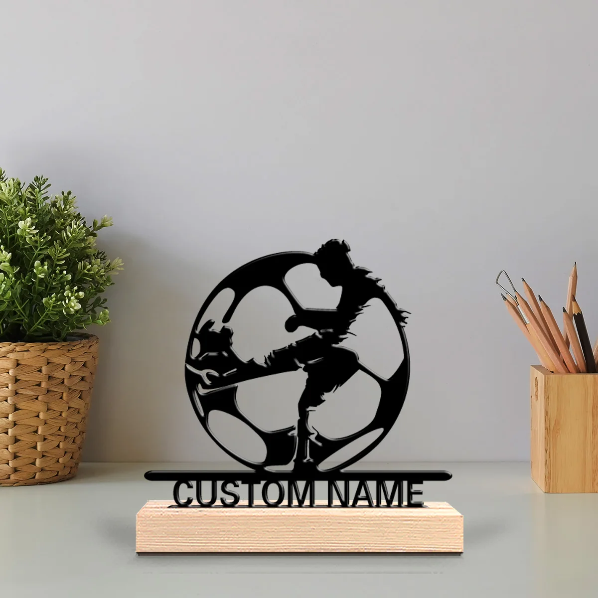 1pc Personalized Retro Iron Statue Decoration Custom Content With Wooden Base Bar Decoration, Holiday Gifts