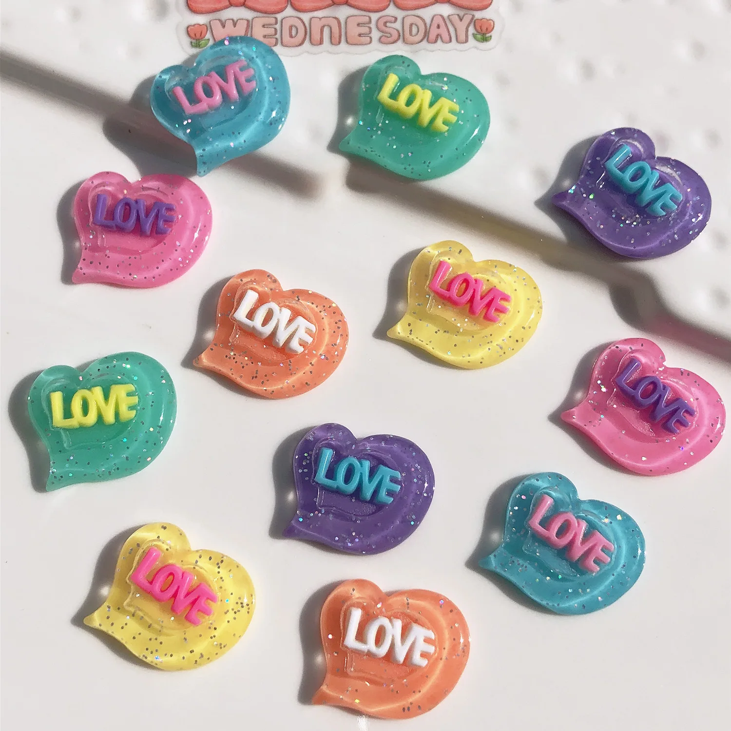 Cabujón de resina con parte posterior plana para decoración de teléfono, accesorios para el cabello hechos a mano, corazón de amor con purpurina caliente coreana, álbum de recortes para funda de teléfono, bricolaje, 10 piezas