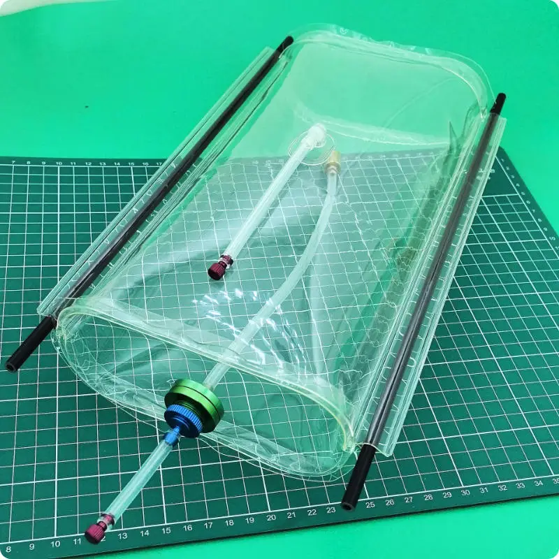 

Мягкий коррозионностойкий масляный топливный бак объемом 3,0 л 31x15x6,5 см с крышкой/насадкой для радиоуправляемой турбореактивной лодки