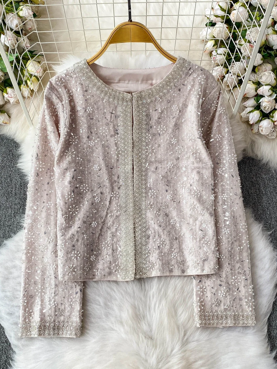 

Ele European Sle Beaded iny Sequin round Ne Slimming Outerwear Women's Summer High-End Design Small Fraance Sle