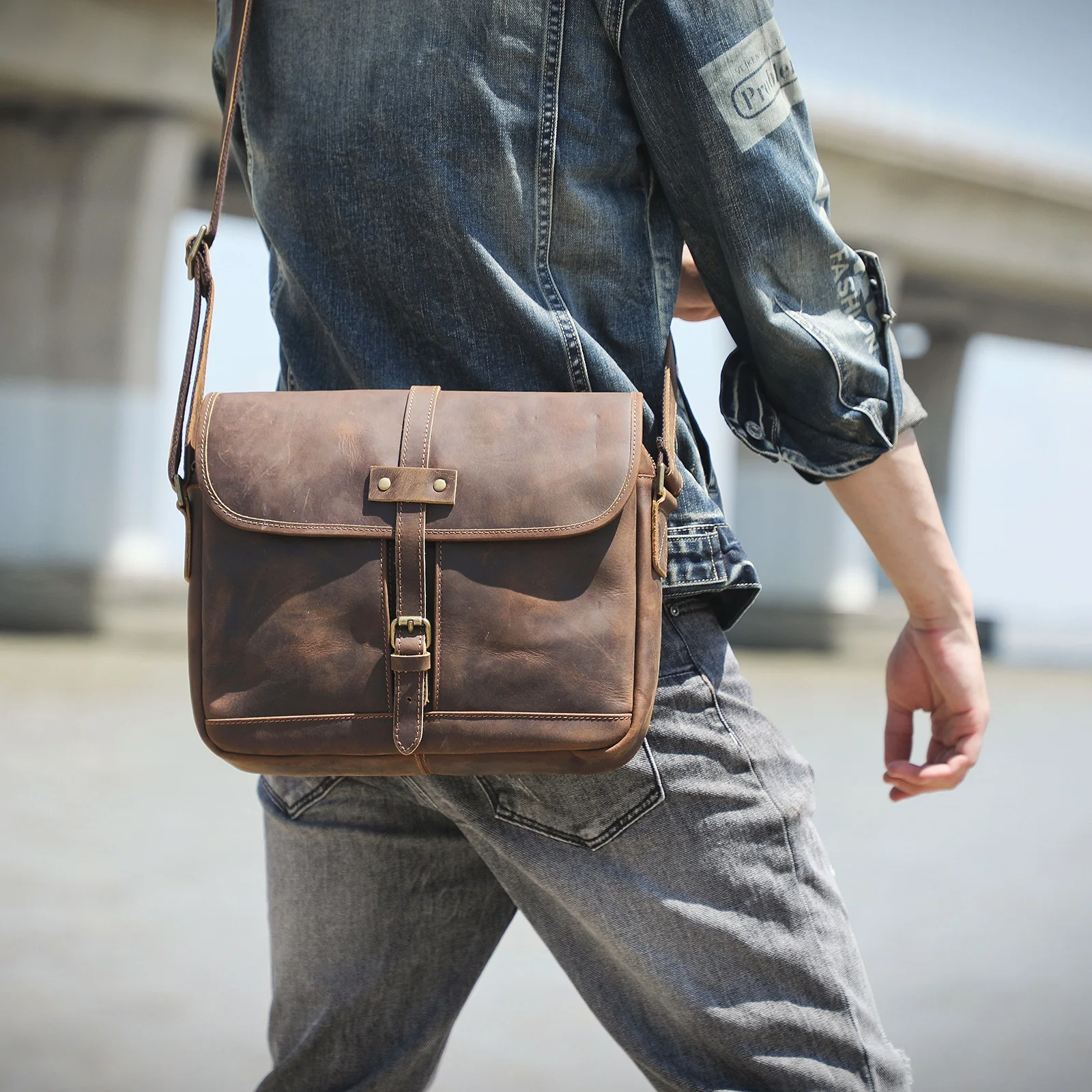 S.WORKER Vintage Echtleder Herren-Umhängetaschen Handgefertigte 12-Zoll-Tasche für iPad, Handy und Schlüssel Geschenk für Männer – Detail 6