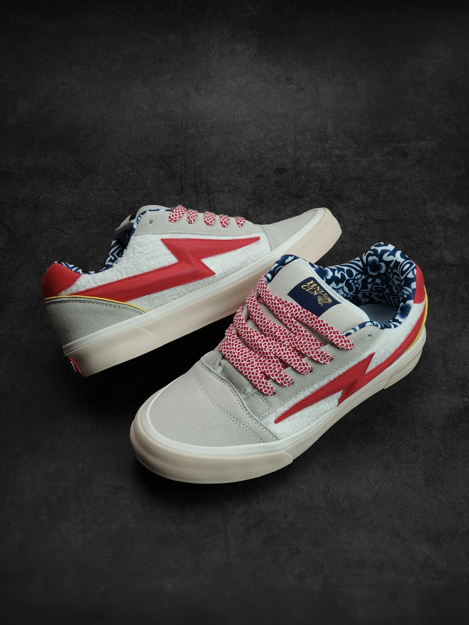 hnly-cln-collaborative-red-white-embroidered-american-street-style-board-shoes-lightning-fat-bread-casual-shoes