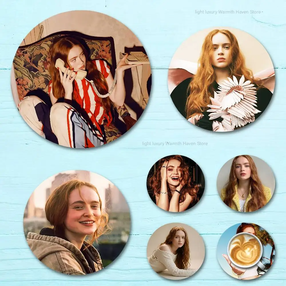 

Actor S-Sadie S-Sink Round Wooden Coasters For Cute Design Suitable for Drinks Tea,Coffee Home Perfect Gift