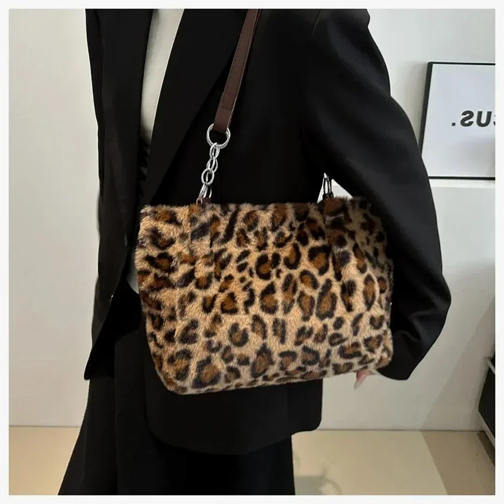 

Leopard Print Faux Fur Handbag for Women Winter Soft Warm Large Capacity Tote Purse Fashionable Portable Fluffy Bag for Girls