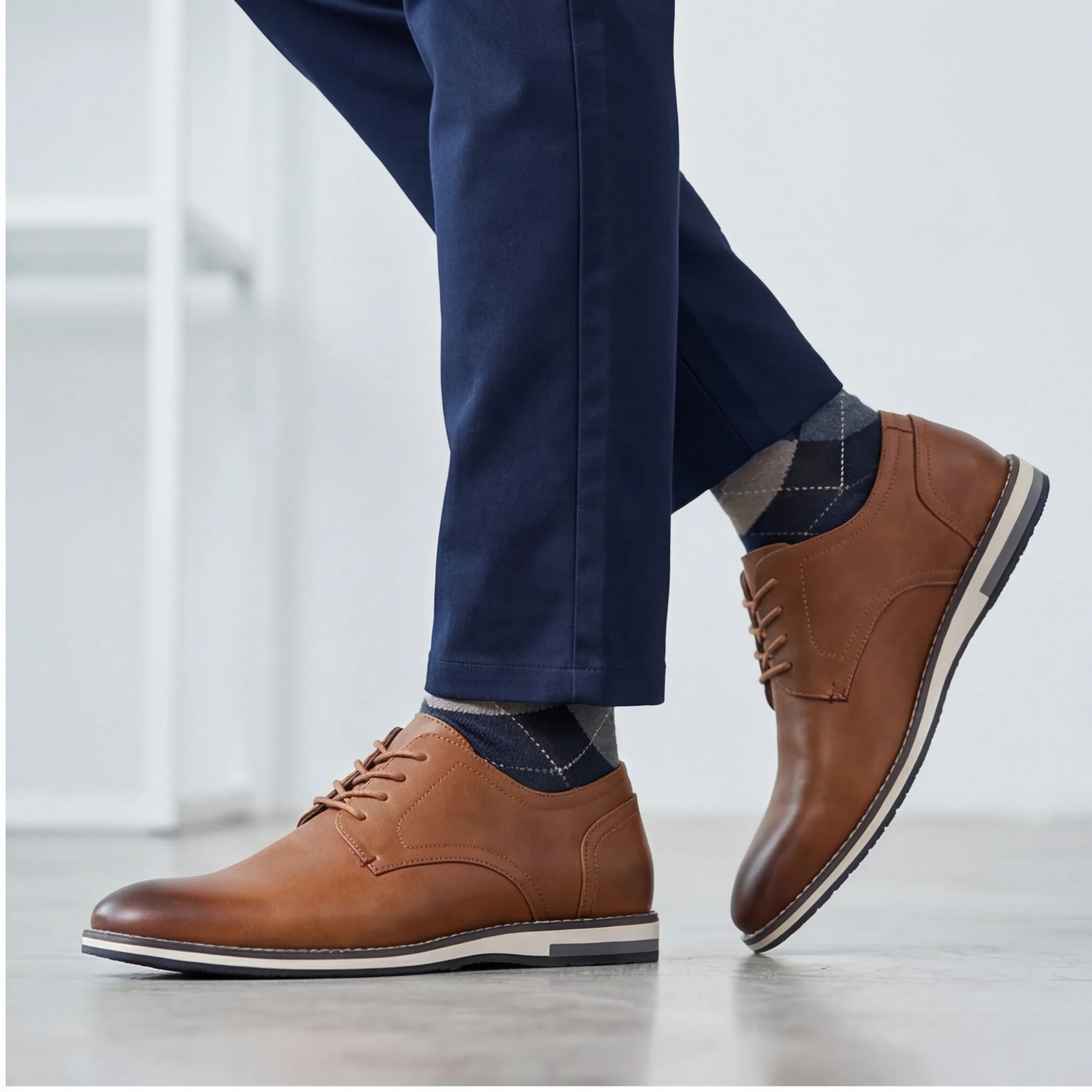 Herren-Freizeitschuhe, Alltagsschuhe für Herren, Alltagsschuhe, Herrenschuhe im Low-Top-Stil, Gummisohle, Schnürung, Mandelform. – Detail 3