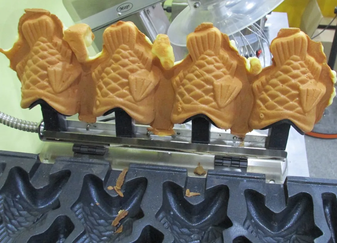 

Commercial 4PCS Fashionable Korea Style Tail Open Mouth Fill Ice Cream Fish Tongue Can Be Heated Taiyaki Waffle Maker Machine