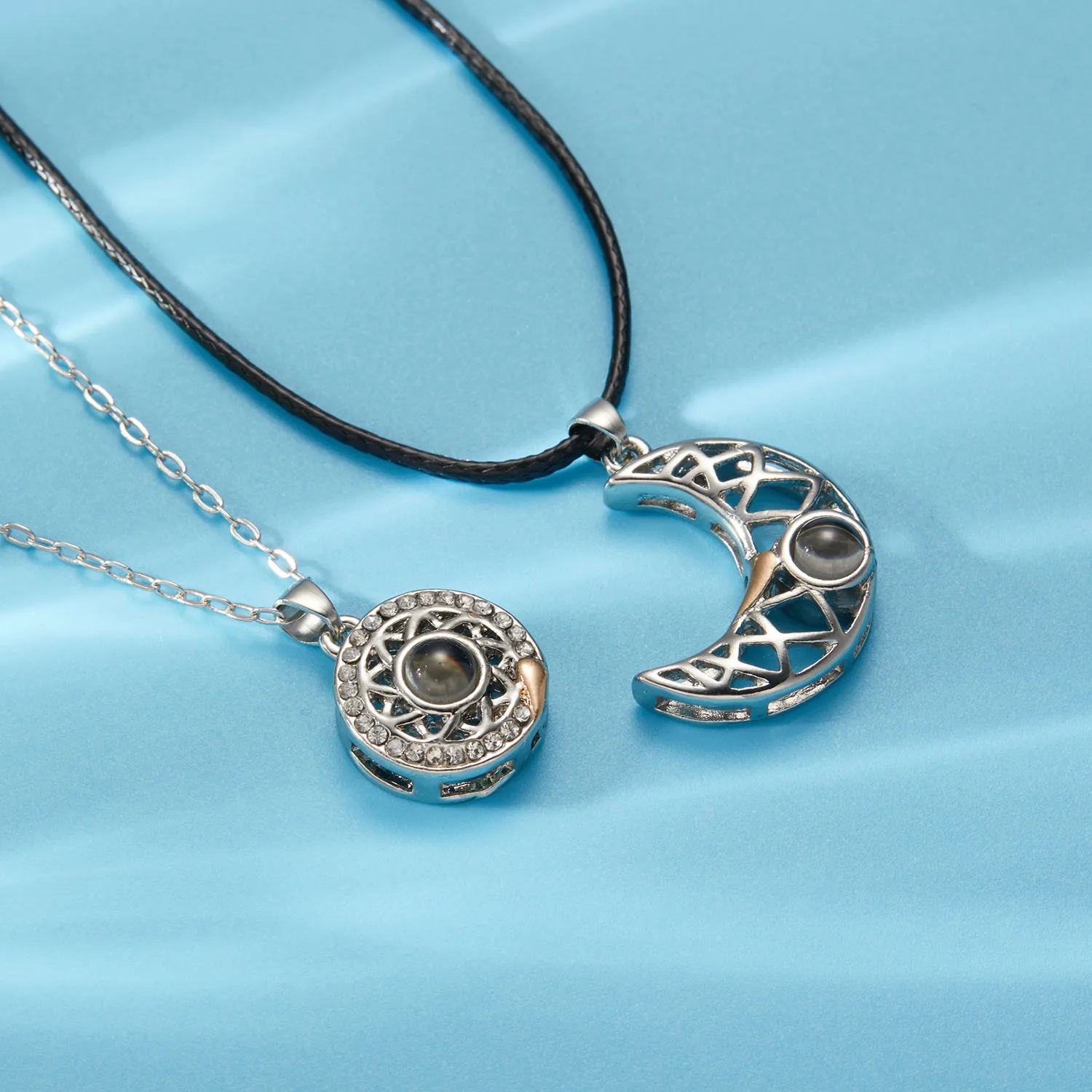 Romantische magnetische Sonne, Mond, Paar, passende Halskette, 100 Sprachen, ich liebe dich, Projektionsanhänger, Geständnis-Halskette, Schmuck, Geschenk – Detail 9