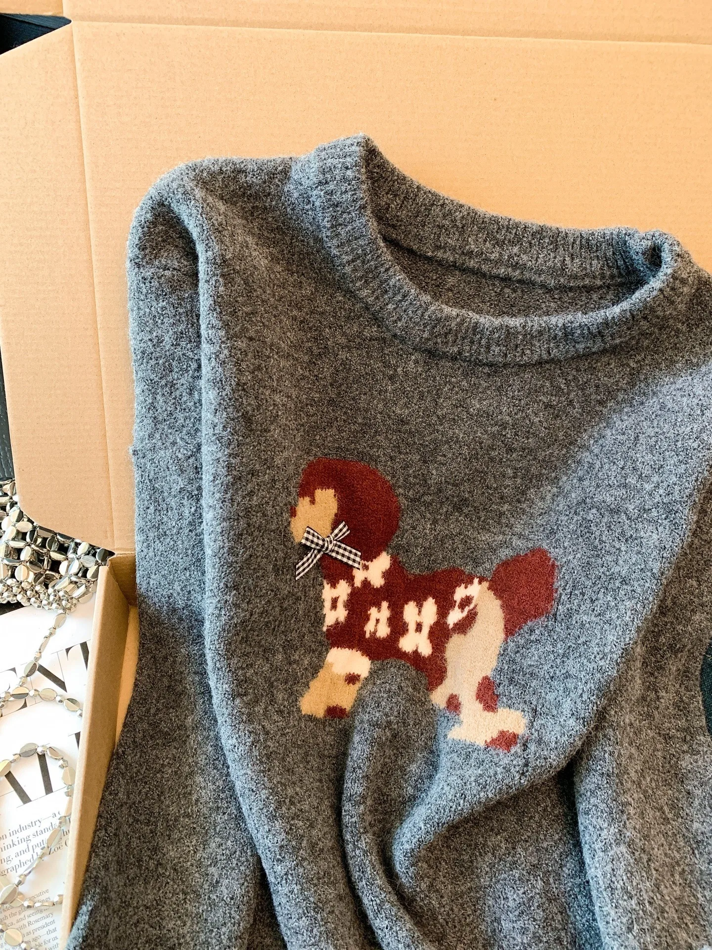 بلوزة محبوكة من سلسلة Miu مع نمط كلب وربطة عنق للنساء للتخسيس الشتوي طويل Sve ناعم كوري Sle Commute Faion