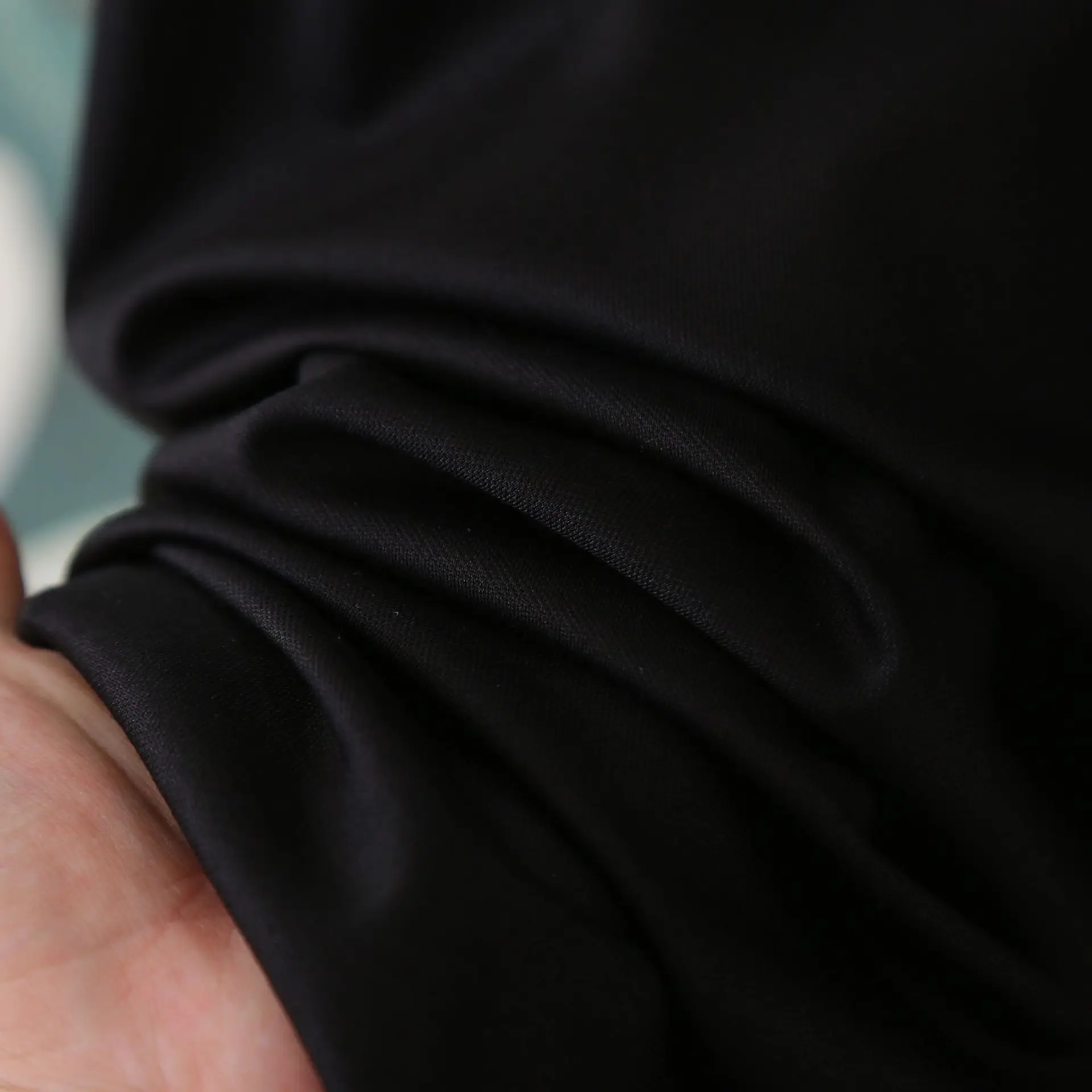 2025 حجم كبير سراويل نسائية سوداء صيفية نمط جديد 100 كجم عصرية رقيقة من الحرير الجليدي سبليت ليوبارد طباعة قيعان 353