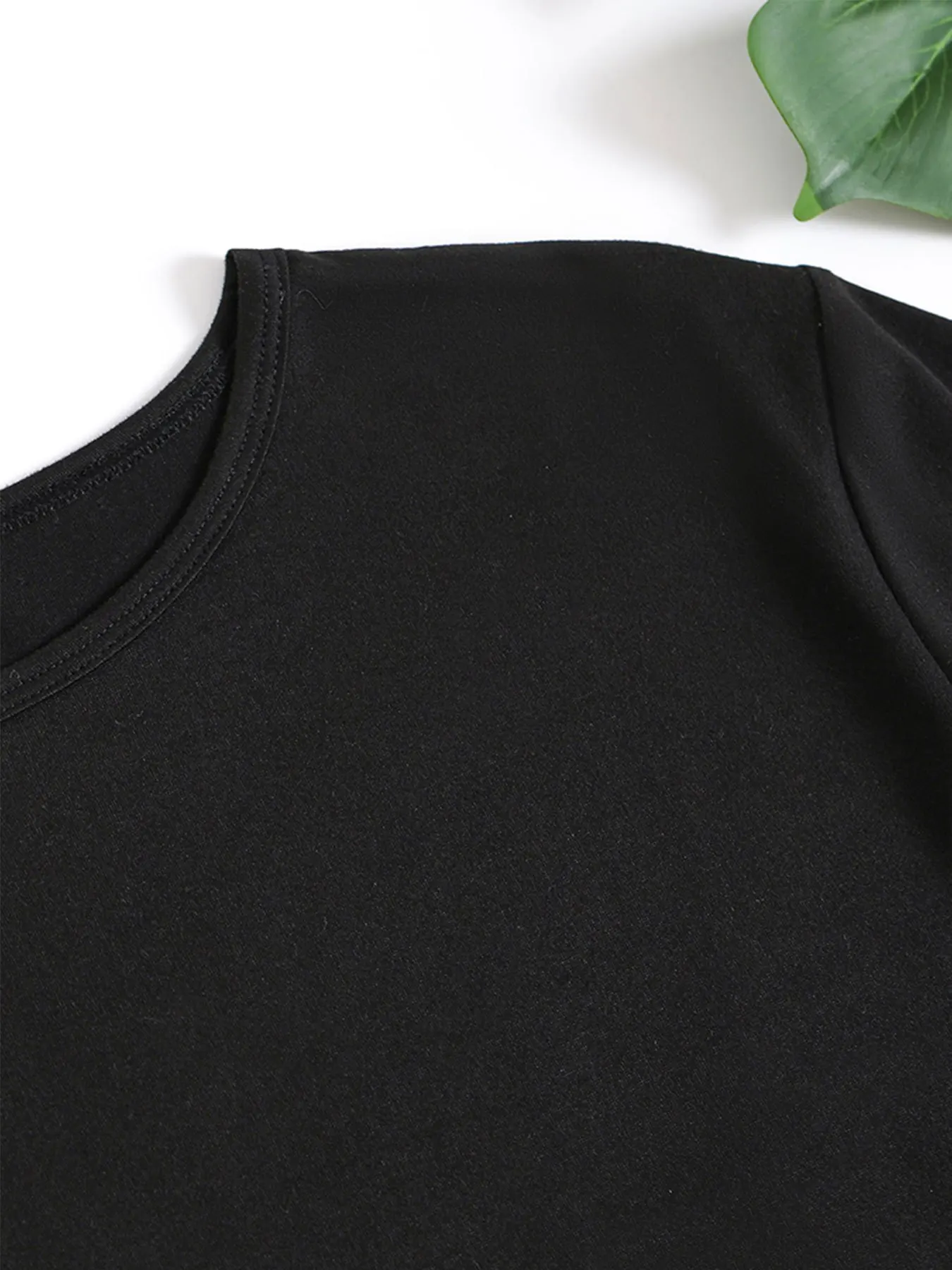 플러스 사이즈 여성용 꽃무늬 및 기하학 그래픽 프린트 티셔츠 - 반소매 크루넥 캐주얼 탑, 노란색 액센트가 있는 검정색