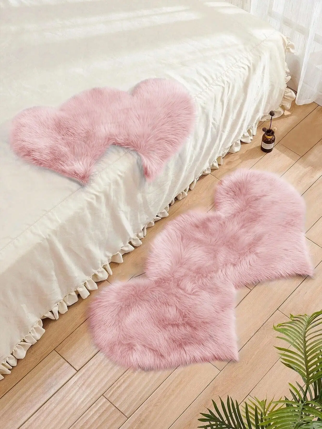 Long plush pink double heart carpet, bedside bedroom, living room floor mat, household circular bedside blanket