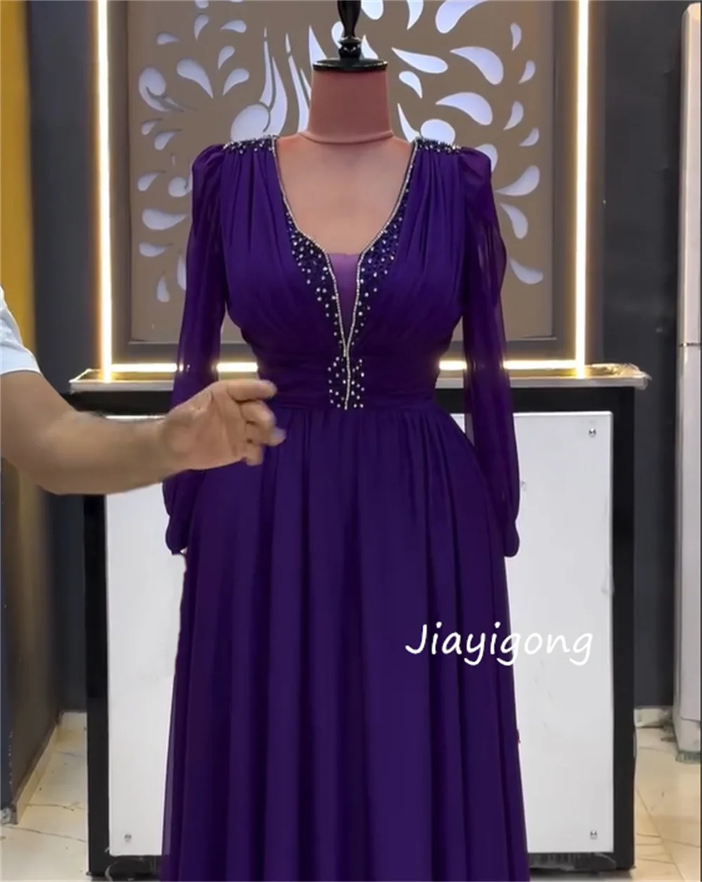 Personalizado de alta qualidade chiffon plissado lantejoulas a linha com decote em v vestidos longos sob medida ocasião festa moda estilo moderno