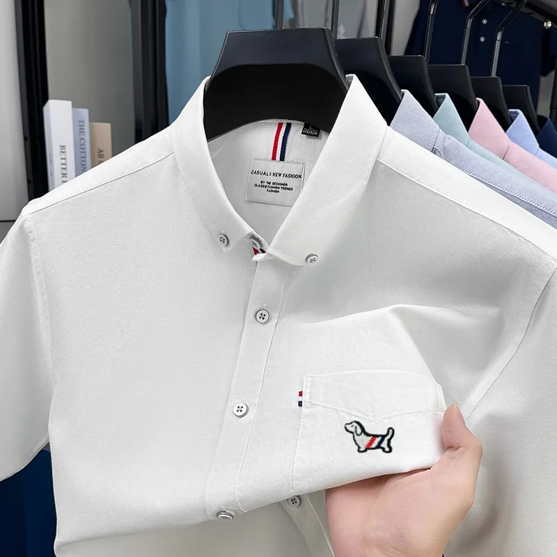 100% Baumwolle Kurzarm-Hemd für Herren Sommer-Designer-Neuheit Gestreift mit Farbblockierung Modische Welpen-Stickerei Luxuriöses Revers-Oberteil