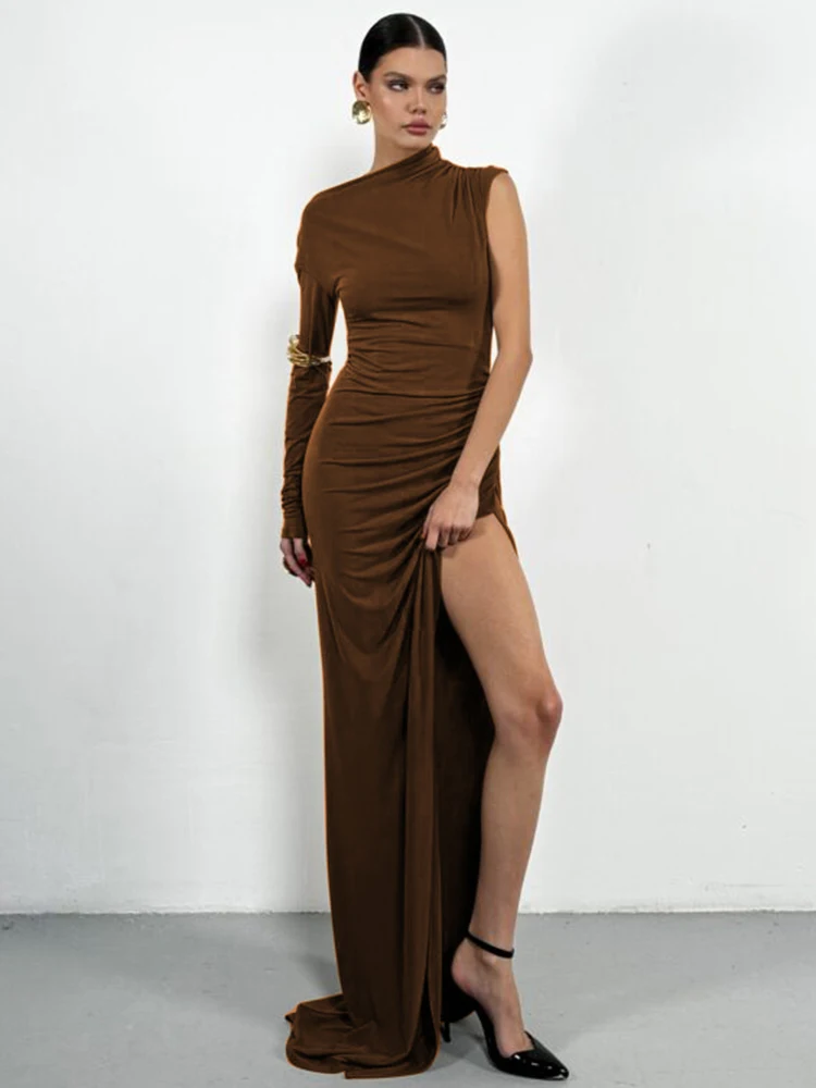 Mozision Skew kraag een mouw sexy maxi-jurk voor vrouwen jurk mode effen dij hoge split ruches bodycon club lange jurk