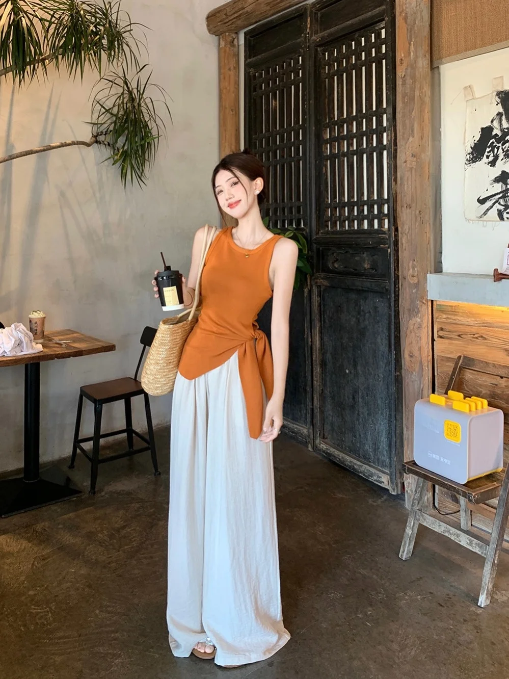 

Новый летний комплект Slim Fit: модный топ с разрезом и ремнем и длинные брюки для молодых женщин