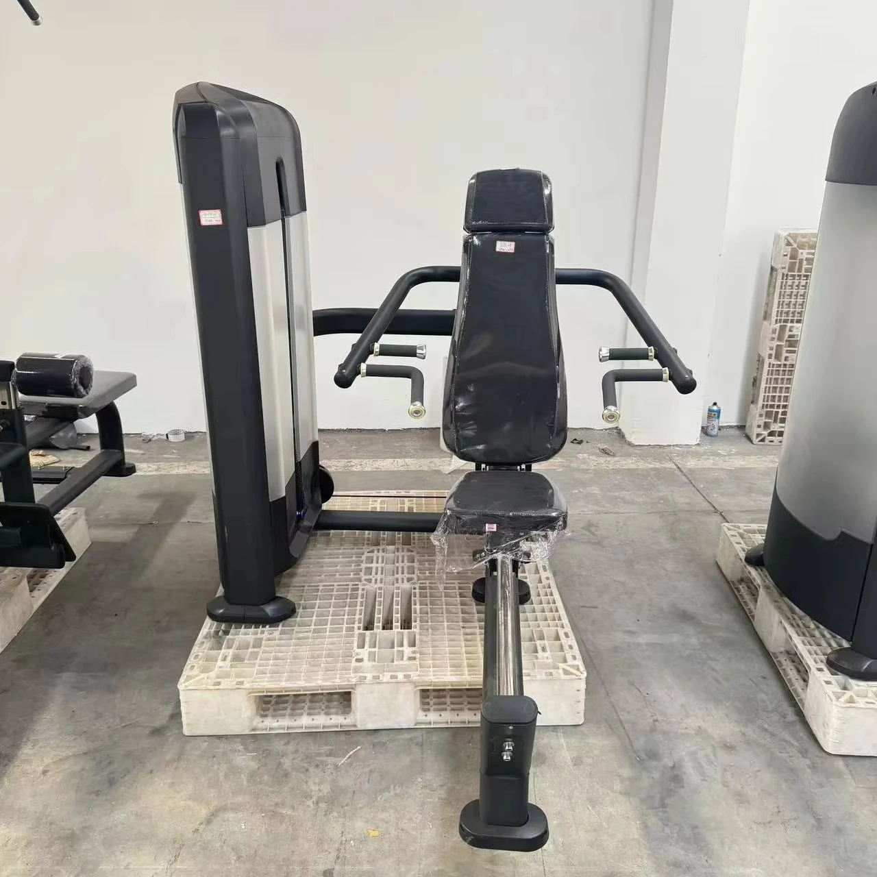 Factory Price Gym Multi Press Machine Commercial Multifunctional Adjustable Fitness Equipment with Chest Shoulder Press