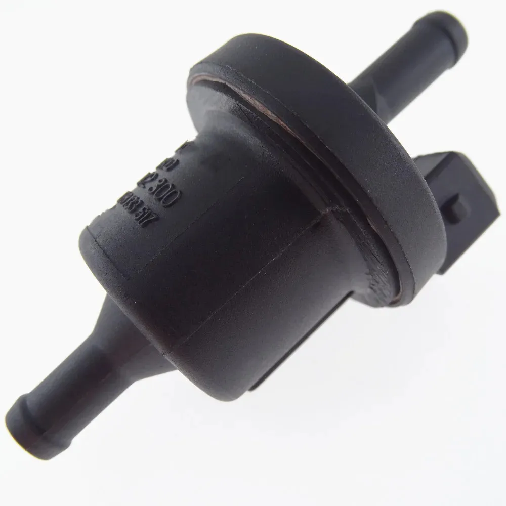 Zawór odpowietrzający karnisza paliwa / zawór odpowietrzający do A4 S6 A8 TT RS6 Passat B5 B6 Golf MK4 Beetle Bora Jetta 077133517C — zdjęcie 3