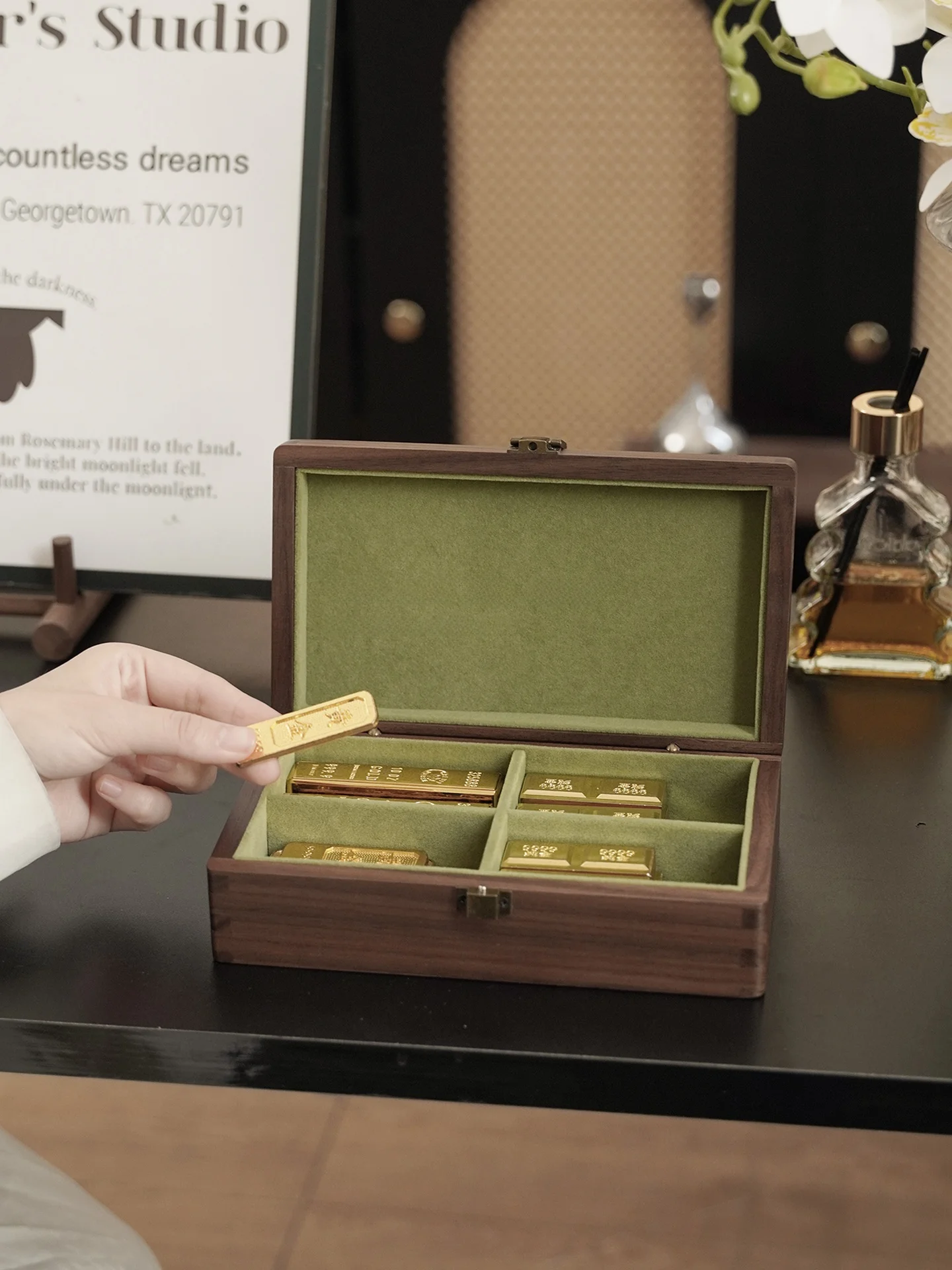 

Gold Special Velvet Storage Box Wood Anti-Oxidation Travel Portable High Capaci Divided Box Luxury Ele Jewelry Case