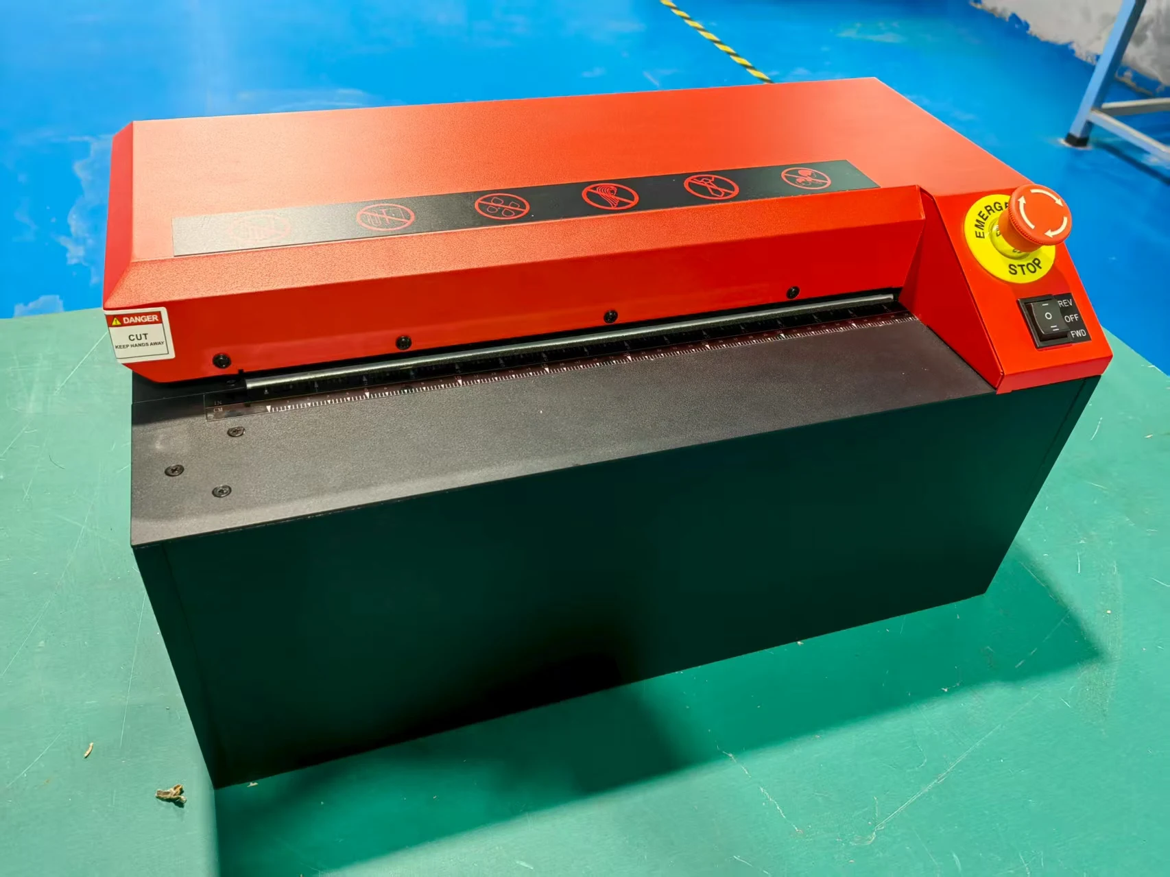 

Измельчитель картонных коробок, машина для резки коробок, небольшой размер, настольный измельчитель картона, расширяющийся измельчитель крафт-бумаги