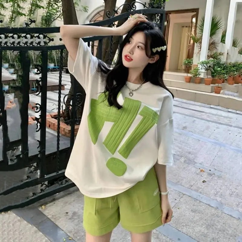 المرأة الصيف عارضة البدلة السيدات أزياء إلكتروني الطباعة قصيرة الأكمام تي شيرت البساطة بلون الاتجاه السراويل قطعتين مجموعة