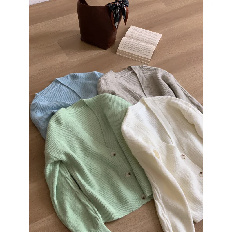 سترة صوفية محبوكة طويلة ناعمة من Thiened بأربع طبقات مع تفاصيل أزرار للنساء