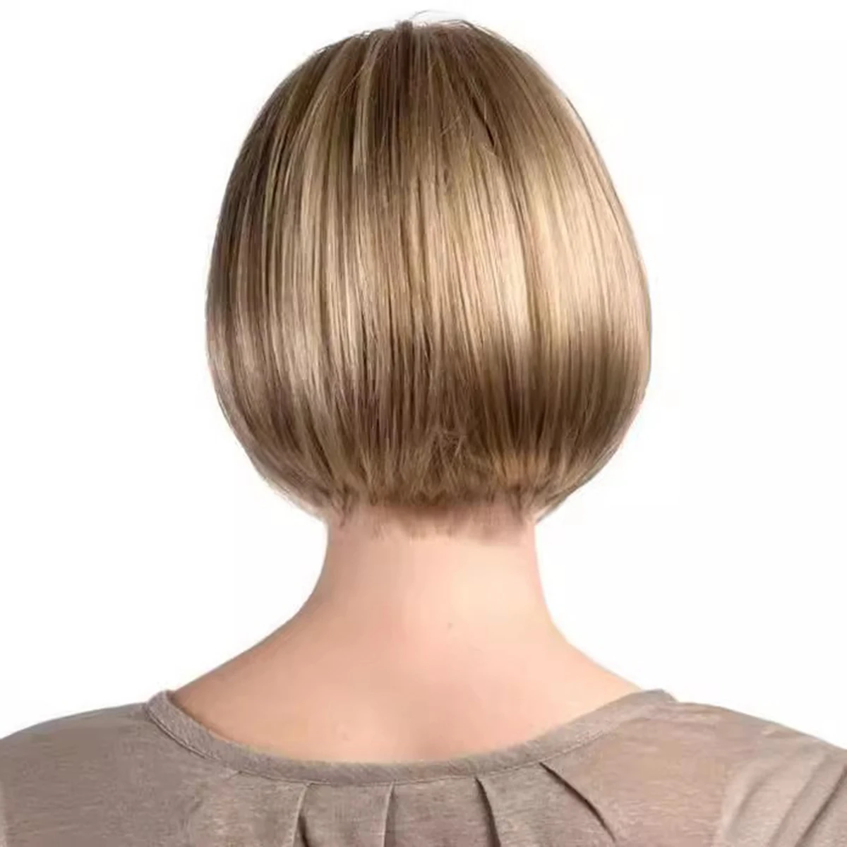 Elegant Honey Brown Short Bob Wig with Side Bangs – Natural-Looking Synthetic Hair for Women.