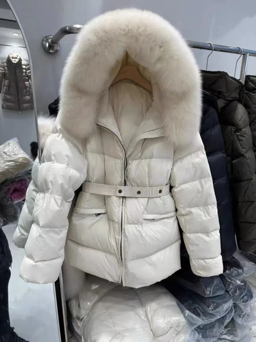 2024 New Winter Women White Duck Down Coat Female Warm Slim Ultra Light Puffer Jacket Luxury Real Fox Fur Hooded Parkas