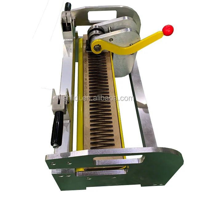 Poinçonneuse à bande transporteuse