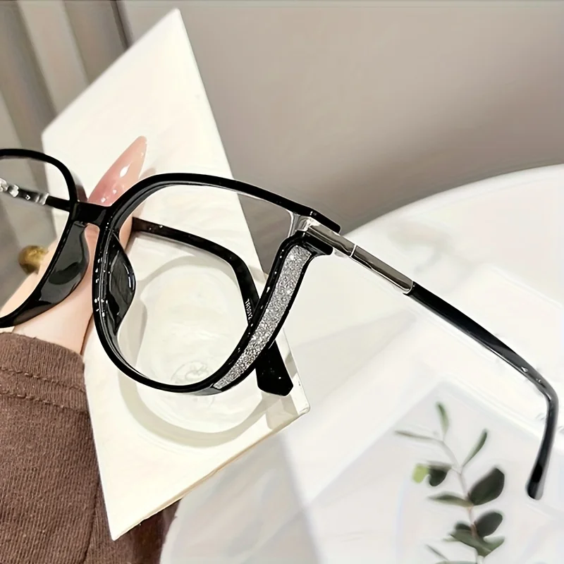 

A pair of large-frame cat's eye fashion decorative glasses, suitable for daily wear