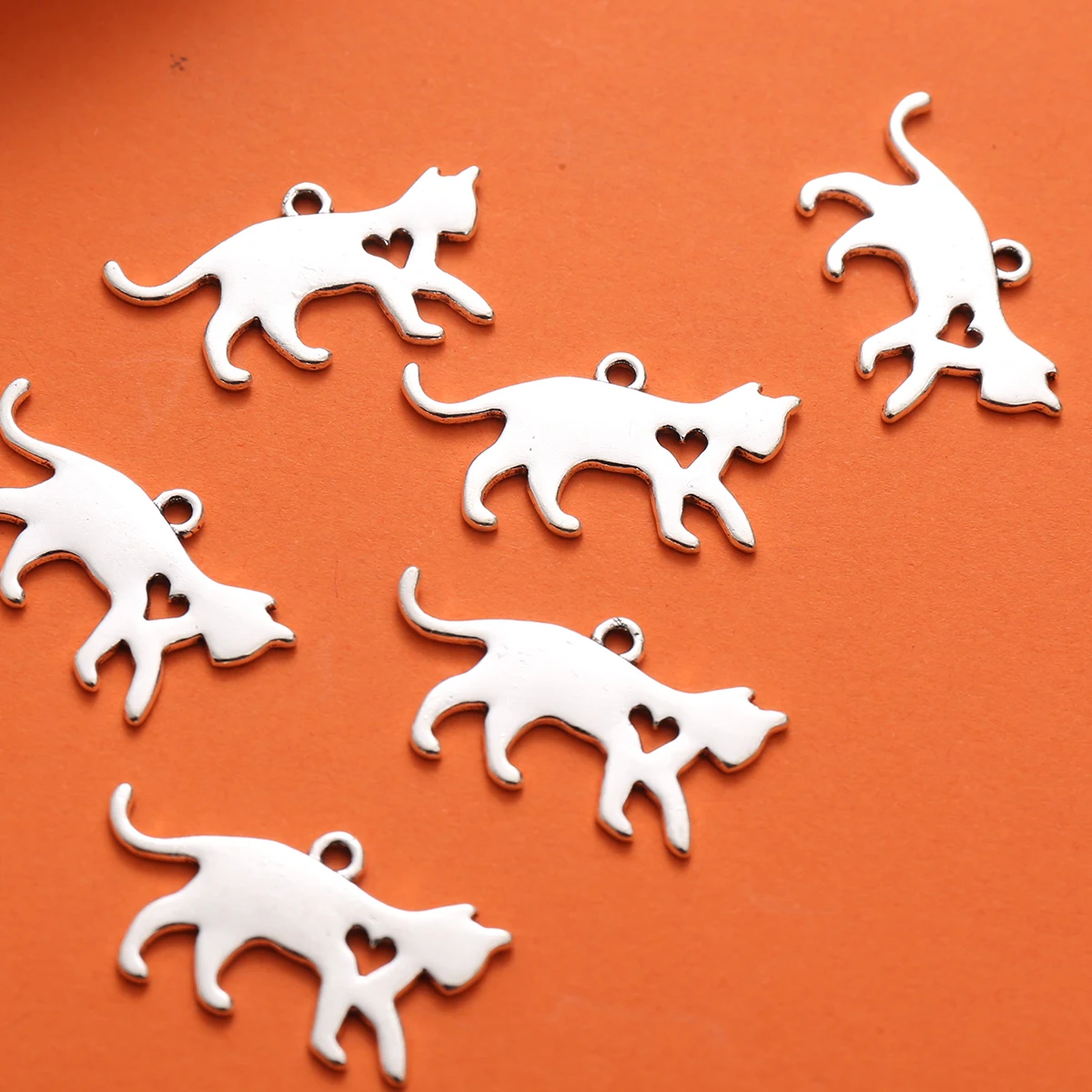 10 Hollow Heart-Shaped Cat Charms, Minimalist Side-Facing Walking Kitten Pendants, Suitable for DIY Bracelets, Necklaces, Earrings, and Pet Handmade Beaded Jewelry Accessories