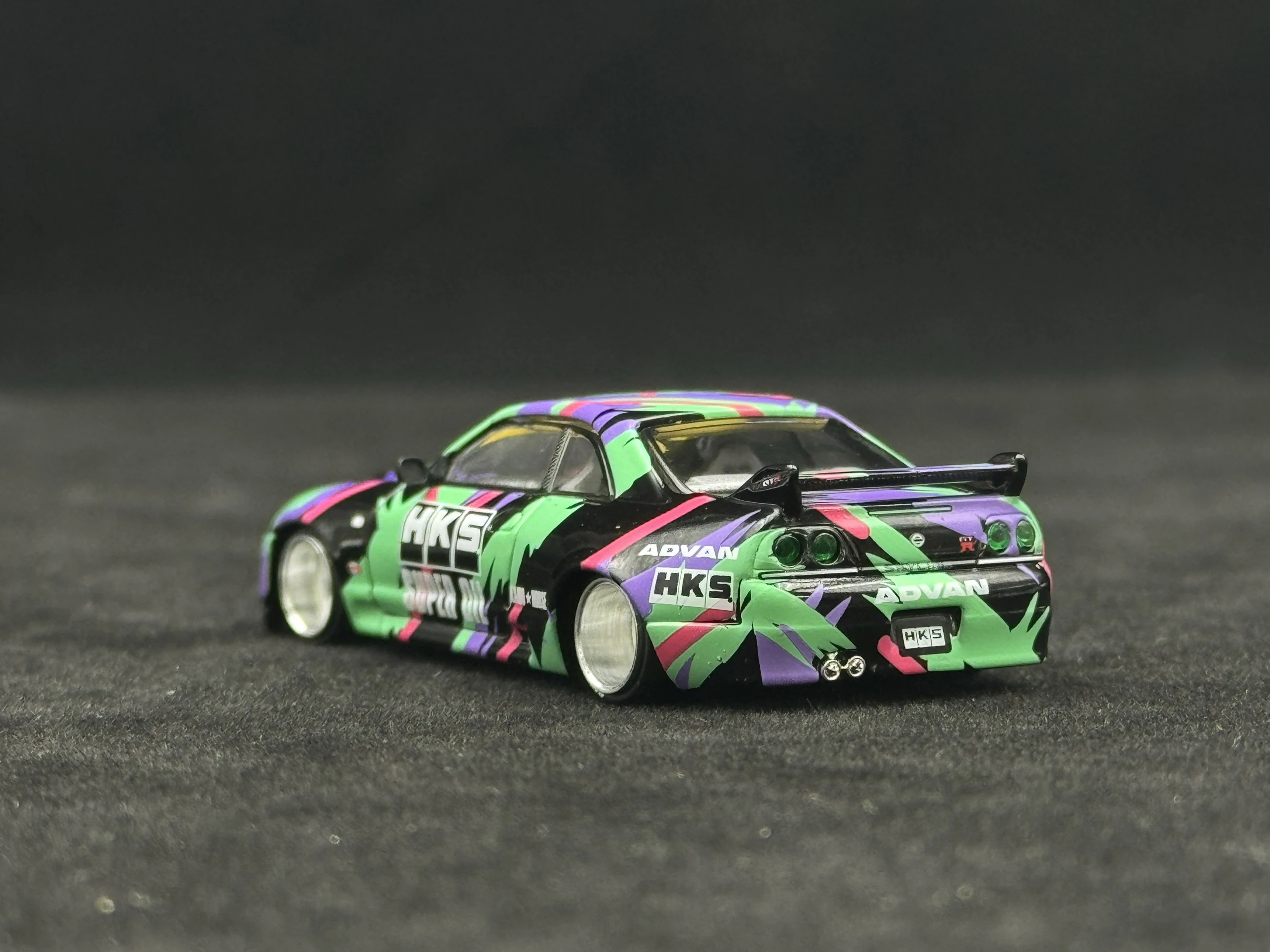 ダイキャスト 1:64 スケール カイドー ハウス129 # ミニGT-R R33 HKS合金製カーモデルコレクタブルおもちゃギフトお土産ディスプレイオーナメント