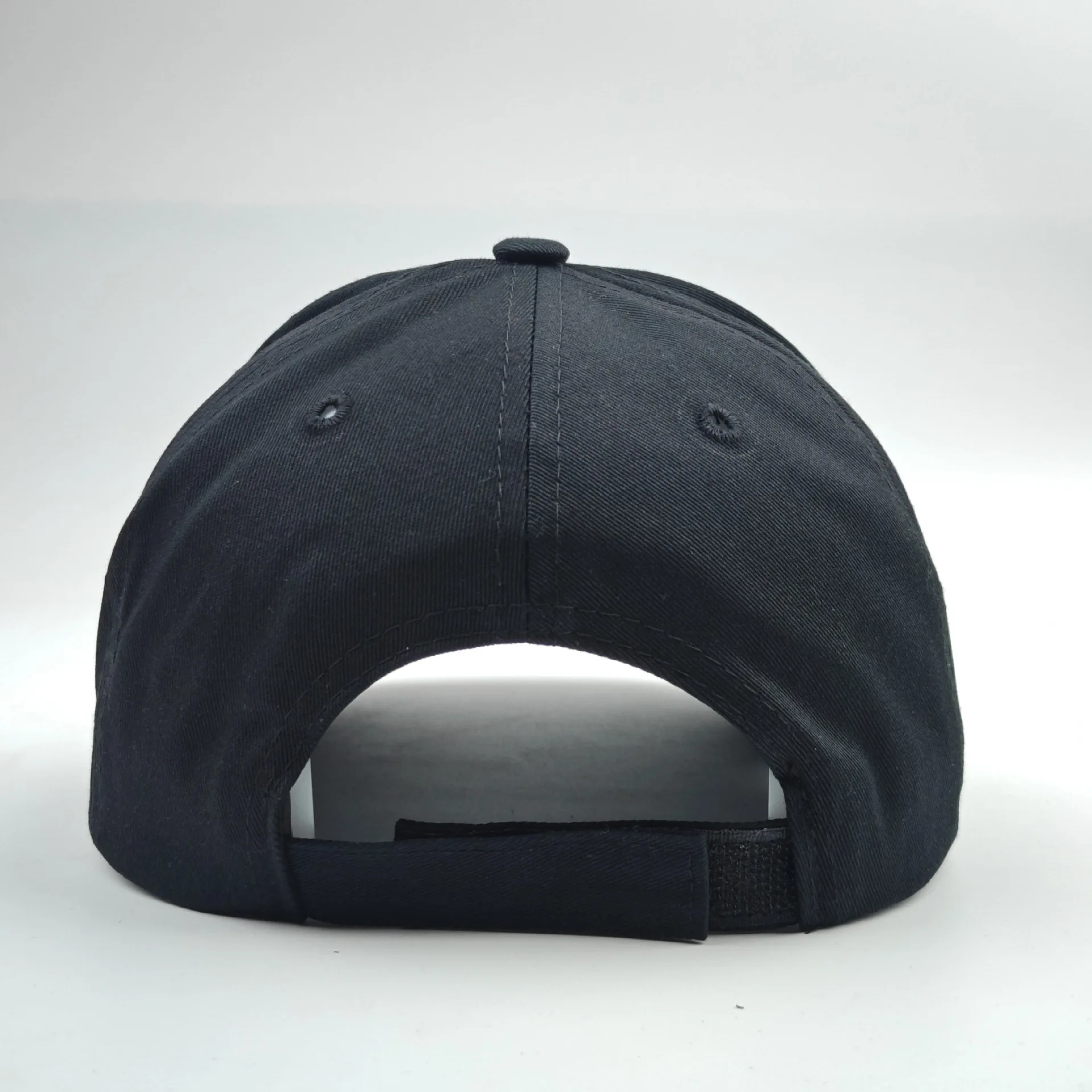 The bold black hat combines retro layout with avant-garde style - perfect for urban explorers, casual outings or streetwear enth