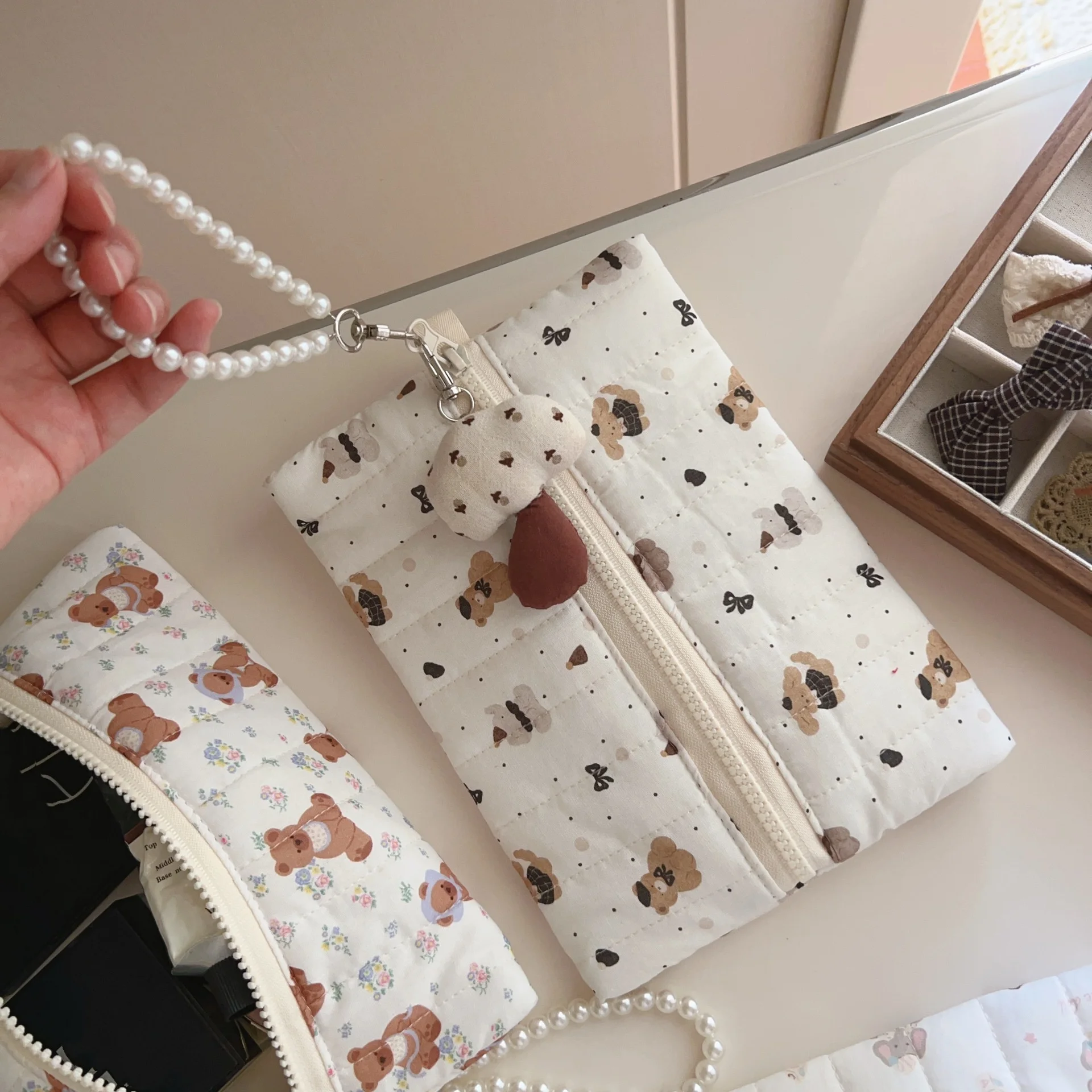 Bolsa de almacenamiento portátil de oso Vintage, bolsa para teléfono móvil, bolsa de maquillaje para lápiz labial, bolsa de acabado de viaje, colgante a juego y cadena de perlas